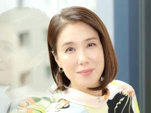 筒井真理子エロ|【筒井真理子】全裸でマン毛丸出しヌードで女性達にペニバンで。